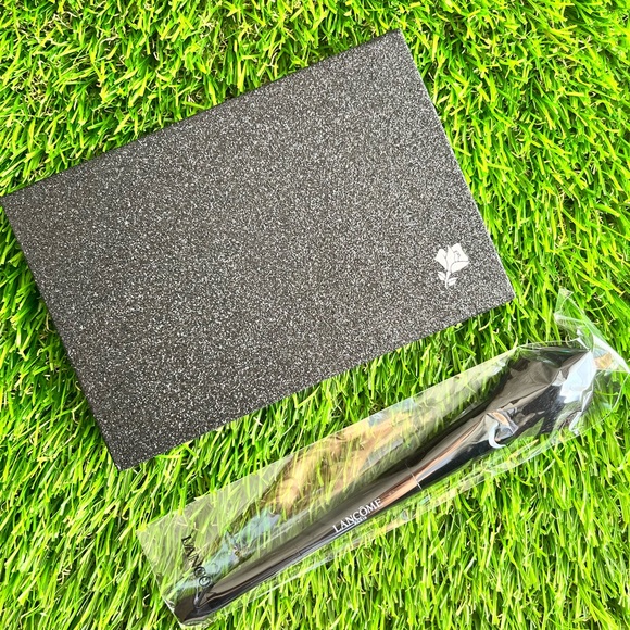 Lancome eye shadow and blush palette and double end make up brush - Picture 4 of 8